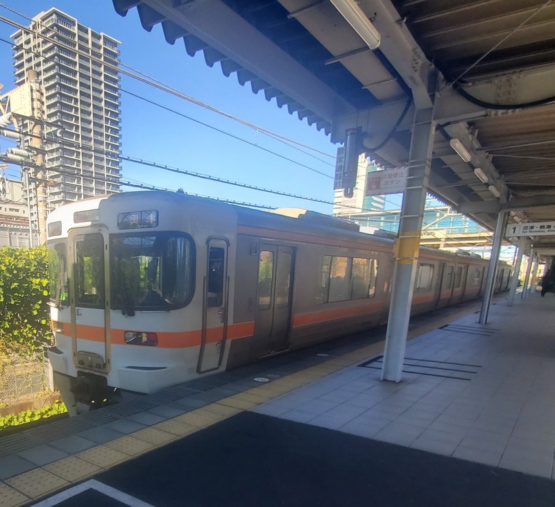 三両編成の電車(静岡)