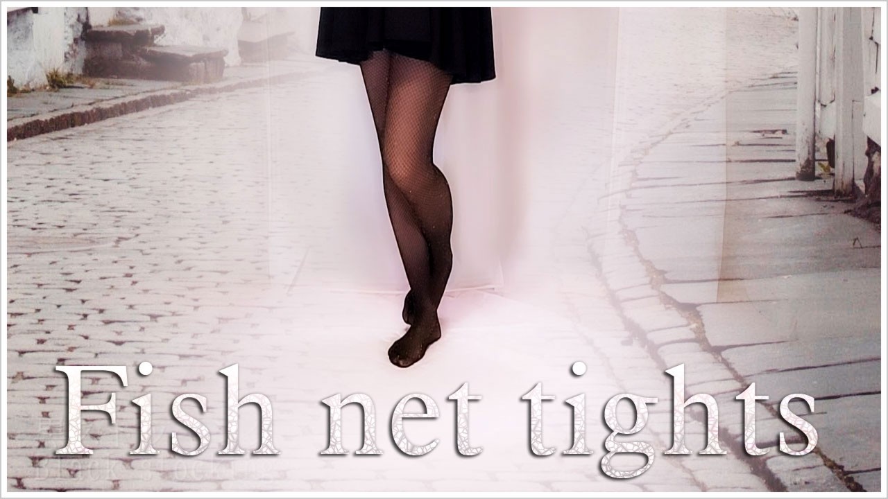 ラメ入り黒タイツと黒のミニスカート【Fish net tights】