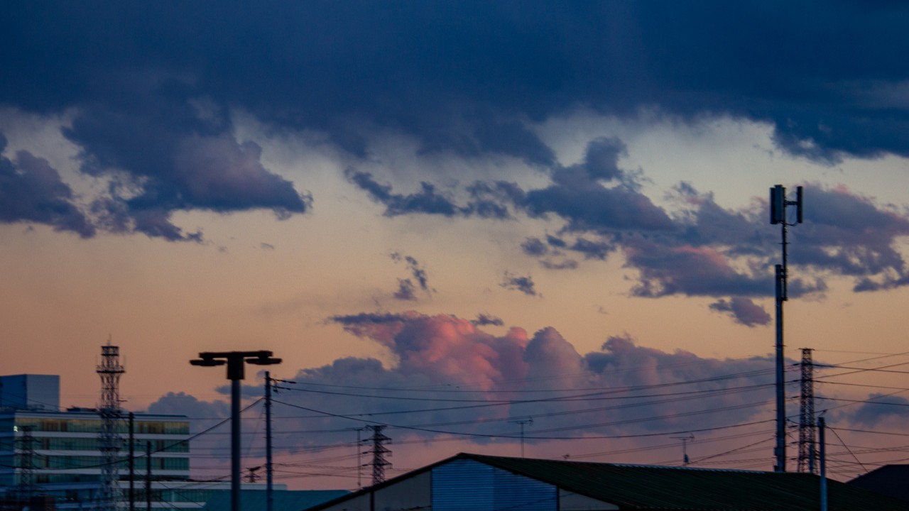 夕焼け色に染まる雲