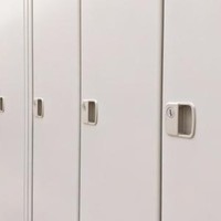 競泳水着の七咲さんと一緒にロッカーに閉じ込められて・・・