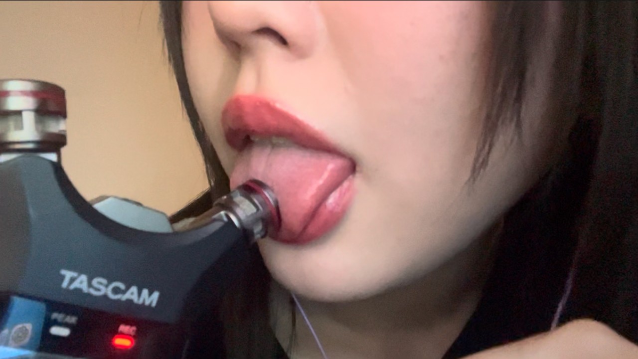 口元ドアップ奥をぞりぞり舐め舐め耳舐め音